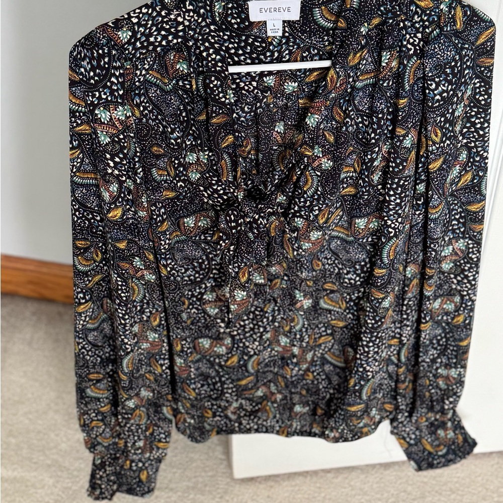 Evereve Women's Black Neck tie Paisley Top size large